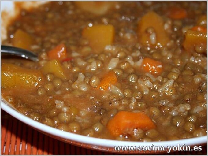 LENTEJAS CON ARROZ - Otro plato excelente de cocido que permite una amplia variedad de preparaciones. Aquí hemos dado una receta base, rica y sencilla de preparar.
